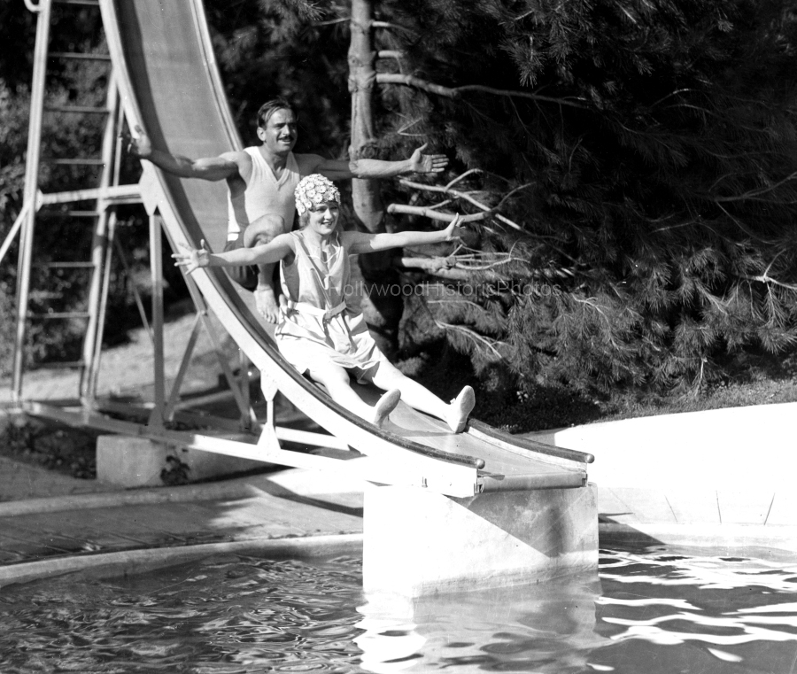 Mary Pickford 1923 Douglas Fairbanks Summit Dr.jpg